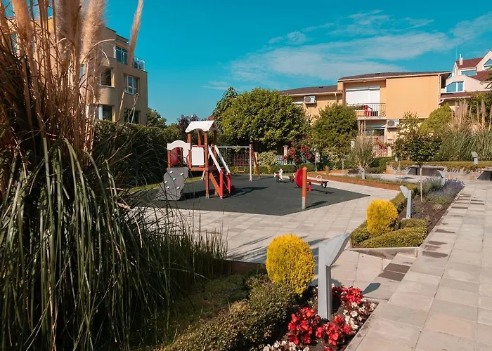 Nobile - Coral Complex With Parking & Pool Варна